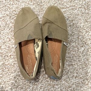 TOMS Women's Khaki Canvas Loafers